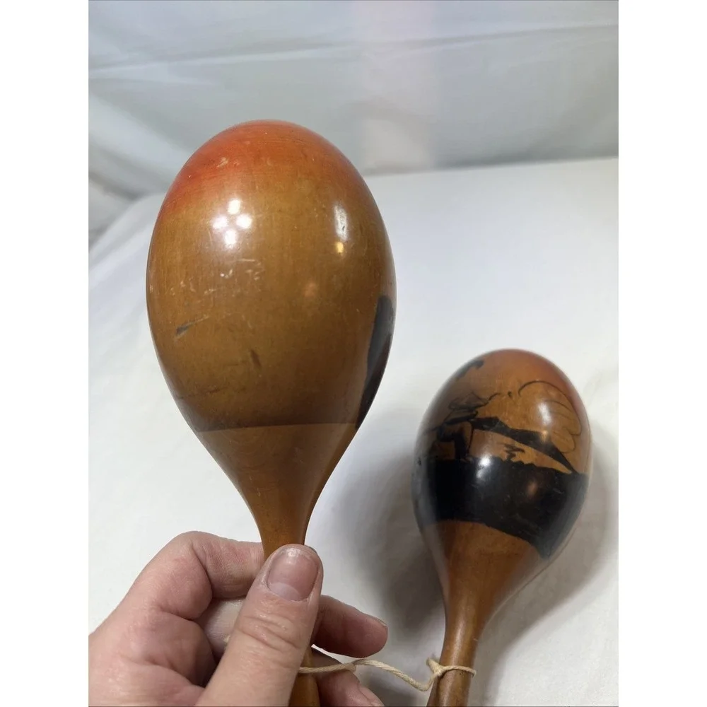 Wooden Maracas VINTAGE- MARACAS MUSIC PALM TREE'S/SHAKERS/COLLECTIBLE
